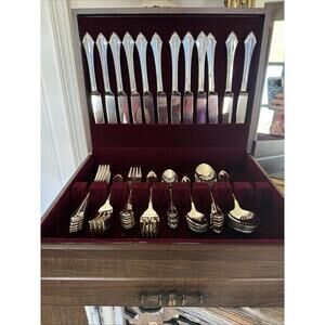 Oneida Community Belcourt Silverplate Flatware – 67 Pc Set with Chest